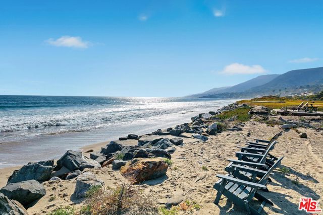 30830 Broad Beach Road, Malibu CA: https://media.crmls.org/mediaz/a2d12507-a873-4980-a9de-e04e1c65babe.jpg