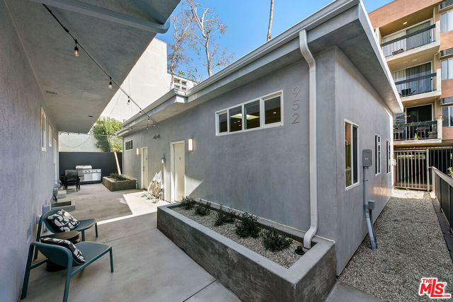 954 North San Vicente Boulevard, 6 photo 22