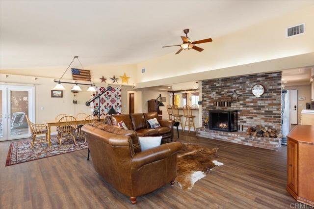 Detail Gallery Image 25 of 60 For 945 El Paseo, Vista,  CA 92084 - 4 Beds | 3 Baths
