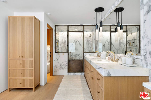 24818 Malibu Road, Malibu CA: https://media.crmls.org/mediaz/a2d1f7e7-881d-42f8-9438-28ca3d468640.jpg