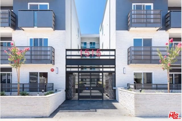 1515 Colby, Los Angeles CA: https://media.crmls.org/mediaz/a2d2bfef-51df-4a19-8c27-6fbc48a8de07.jpg