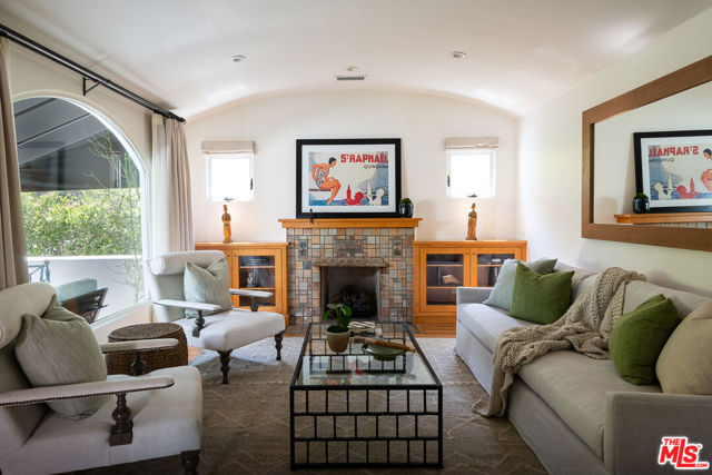 1841 Rose Villa Street, Pasadena CA: https://media.crmls.org/mediaz/a2d2c8ec-3e73-4017-a62b-b9bfc38dda84.jpg