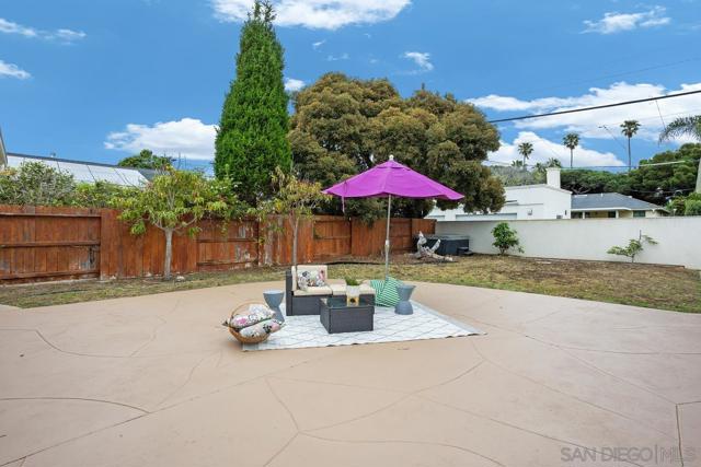 6307 Via Maria, La Jolla CA: https://media.crmls.org/mediaz/a2d2e9bf-6b10-4d8c-9d0f-8ca455e008e7.jpg