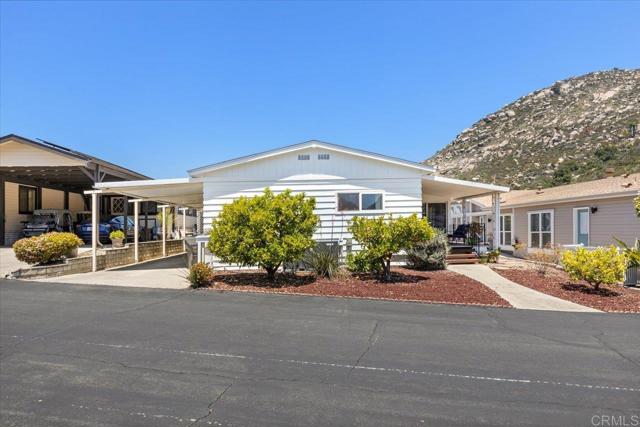 8975 Lawrence Welk Dr, Escondido CA: https://media.crmls.org/mediaz/a2d35783-a5af-45f1-a25b-d8ba86435e24.jpg
