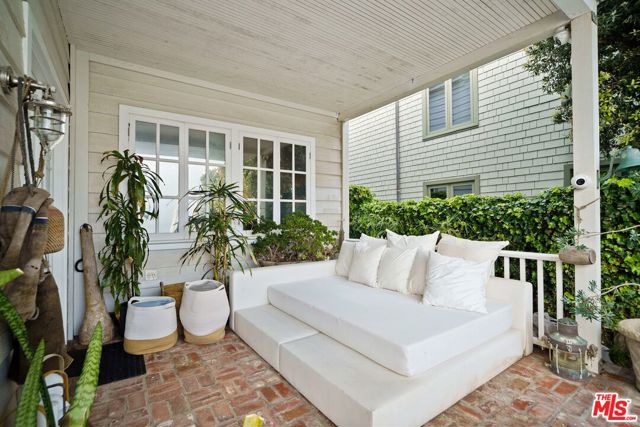 31740 Broad Beach Road, Malibu CA: https://media.crmls.org/mediaz/a2d3a121-5b1e-495c-8a03-9c7f7f41dc0d.jpg