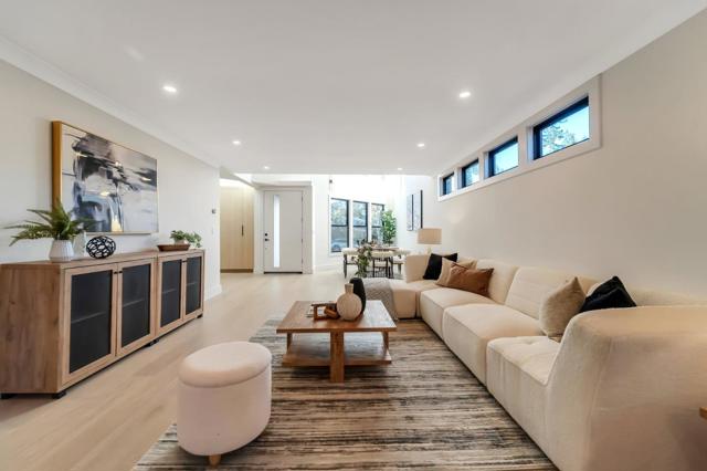 2071 Oakley Avenue, Menlo Park CA: https://media.crmls.org/mediaz/a2d3b5cf-40dc-4e53-86e6-80e66e400e49.jpg