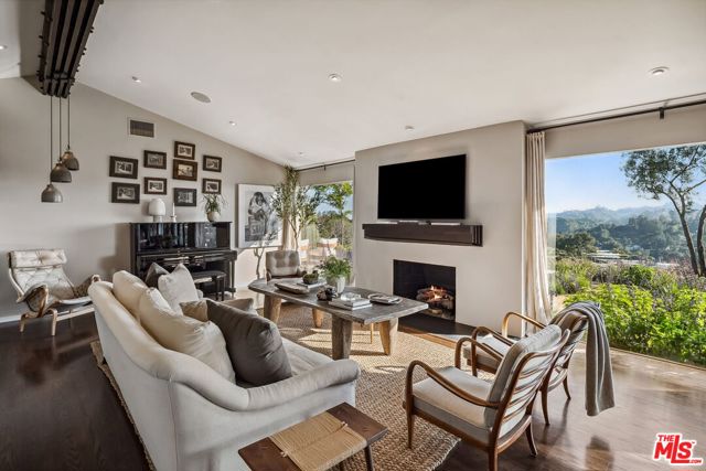 7840 Torreyson Drive, Los Angeles CA: https://media.crmls.org/mediaz/a2d3e6fe-57b3-4174-98e4-b95ce62f311b.jpg
