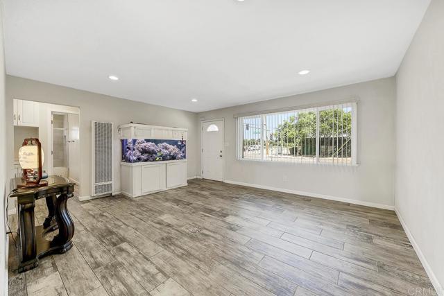 Detail Gallery Image 4 of 27 For 1215 E Mission Ave, Escondido,  CA 92027 - 3 Beds | 1 Baths