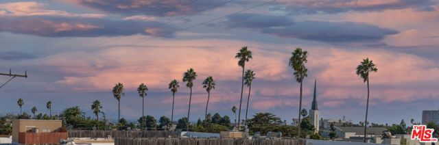 900 Euclid Street, Santa Monica CA: https://media.crmls.org/mediaz/a2d4949c-5163-4dec-8dd9-c0e4fa68d3c3.jpg