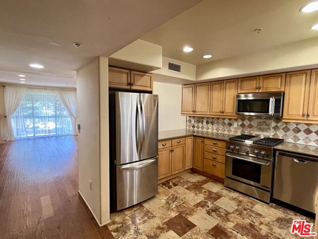4301 Los Feliz Boulevard, Los Angeles CA: https://media.crmls.org/mediaz/a2d5dd9a-287b-49f4-9ae2-888dc00da02b.jpg