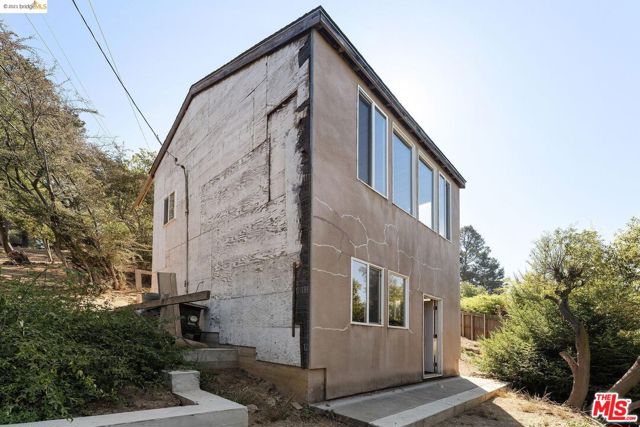 436 Panoramic Way, Berkeley CA: https://media.crmls.org/mediaz/a2d60788-eaa1-482e-8f1b-4919f5b54eba.jpg