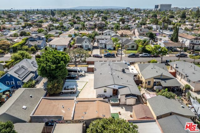 519 W Elm Avenue, Inglewood CA: https://media.crmls.org/mediaz/a2d6147d-2502-48e1-8144-3c2e498417fe.jpg