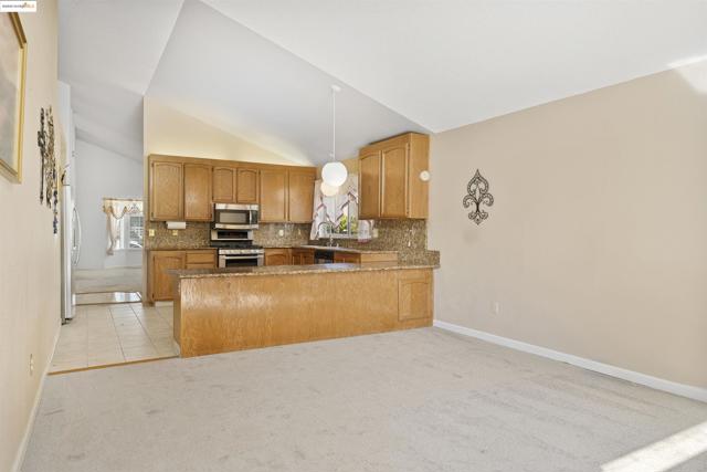 1031 Valley Oak Way, Fairfield CA: https://media.crmls.org/mediaz/a2d61ba5-579d-47e4-9210-705f0bc71bb0.jpg