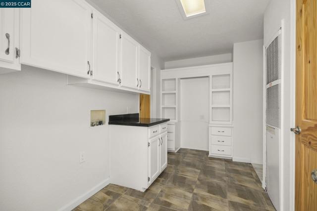 2251 Rancho Del Lago Rd, Martinez CA: https://media.crmls.org/mediaz/a2d62bcb-d42a-4bab-91ba-a4e3a59e1788.jpg