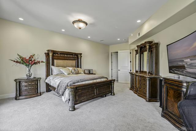 7335 El Fuerte St, Carlsbad CA: https://media.crmls.org/mediaz/a2d650b6-9acc-4c75-92e3-acd76b7e3e05.jpg