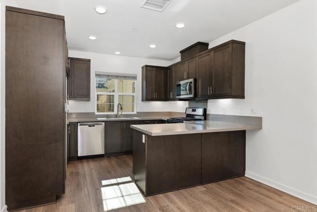 Image 11 of 36 For 877 Blackstone Drive