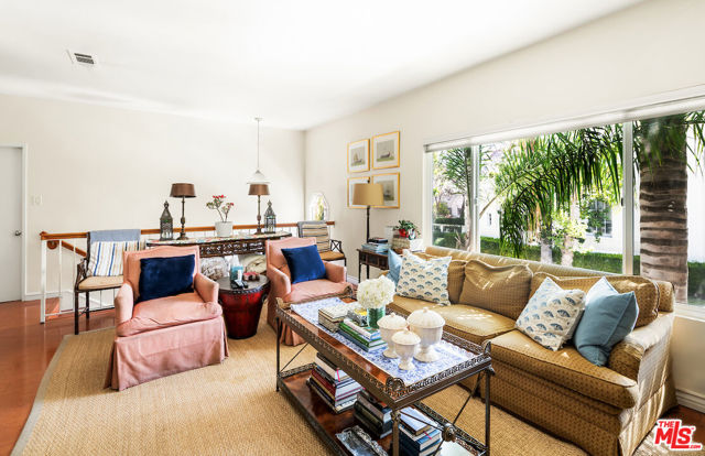 151 S Rexford Drive, Beverly Hills CA: https://media.crmls.org/mediaz/a2d69023-354f-4a16-8452-72e469e32a41.jpg