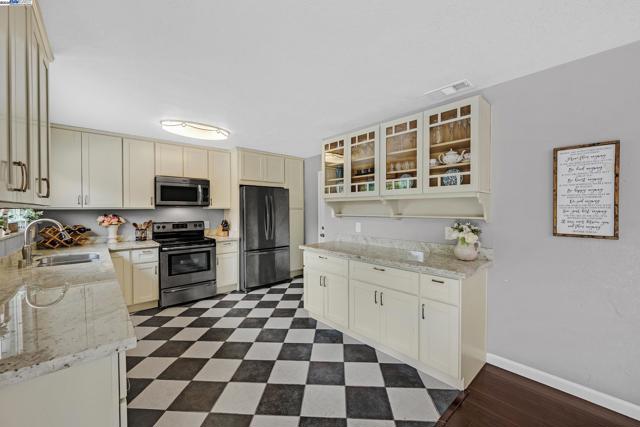 7845 Ironwood Dr, Dublin CA: https://media.crmls.org/mediaz/a2d6ac9f-d891-4966-bdd6-6a553a862604.jpg