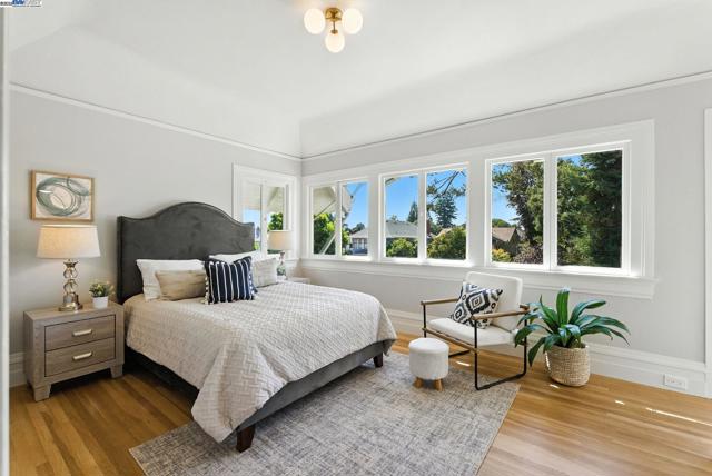 1247 Sherman, Alameda CA: https://media.crmls.org/mediaz/a2d6d7fc-7a86-4cc6-8ae9-5952f0c3d9d0.jpg