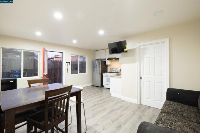 2027 83Rd Ave, Oakland CA: https://media.crmls.org/mediaz/a2d6ffb5-218f-44e9-87d7-4ad38a863d0f.jpg