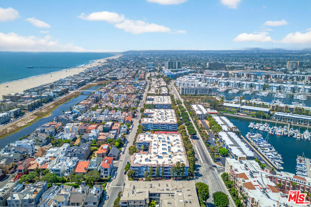 311 Bora Bora Way, Marina del Rey CA: https://media.crmls.org/mediaz/a2d78764-c93b-409b-b3c7-7dfa9f2a6e18.jpg