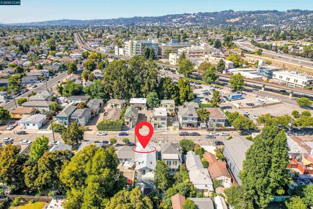 767 47Th St, Oakland CA: https://media.crmls.org/mediaz/a2d7ca71-f37b-4d3a-b88d-7a4db63fbcaf.jpg
