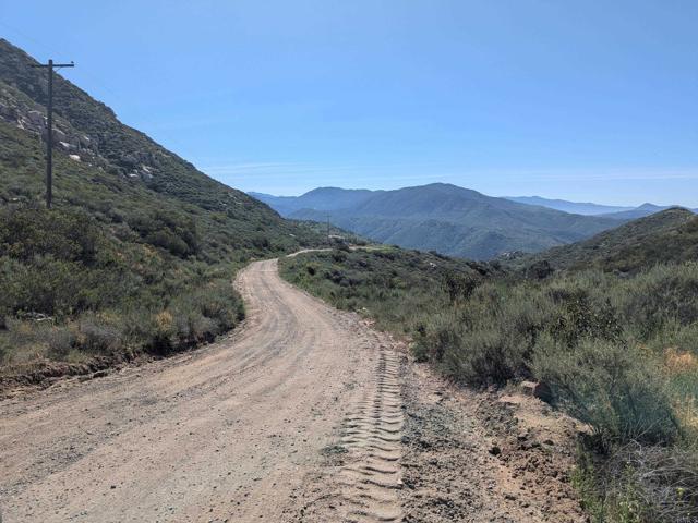 Detail Gallery Image 8 of 45 For 3333 Suncrest Bld, El Cajon,  CA 92021 - 5 Beds | 2 Baths