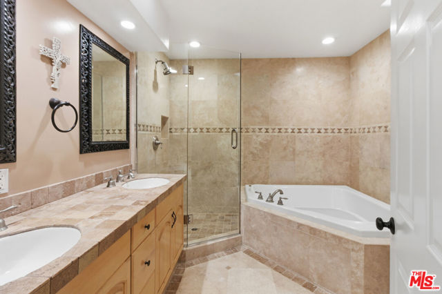 20456 Pacific Coast Highway, Malibu CA: https://media.crmls.org/mediaz/a2d8572e-2447-4fd5-ba29-93842629568c.jpg