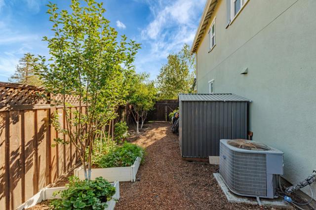 9565 Grande Drive, Gilroy CA: https://media.crmls.org/mediaz/a2d894f9-1721-4659-8cd1-449d2ced5dd3.jpg