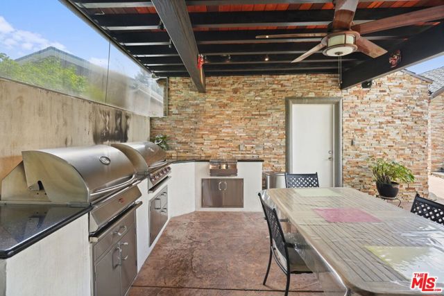 5324 Irvine Avenue, Valley Village CA: https://media.crmls.org/mediaz/a2d8a2ab-3de6-4b36-8f82-0337236e58d2.jpg