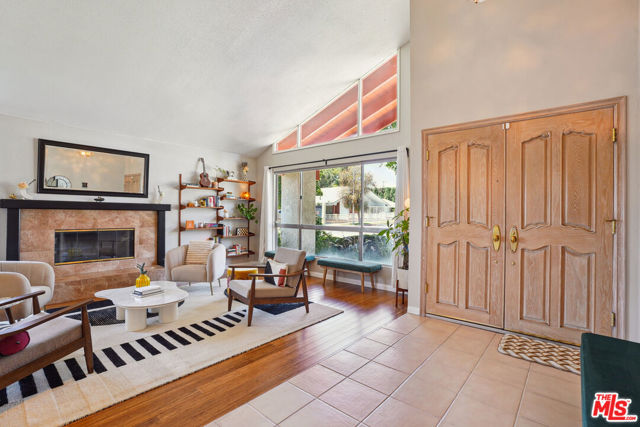 19730 Hatton Street, Winnetka CA: https://media.crmls.org/mediaz/a2d8d93a-c5fe-454a-a6ec-fd8603ee4df4.jpg