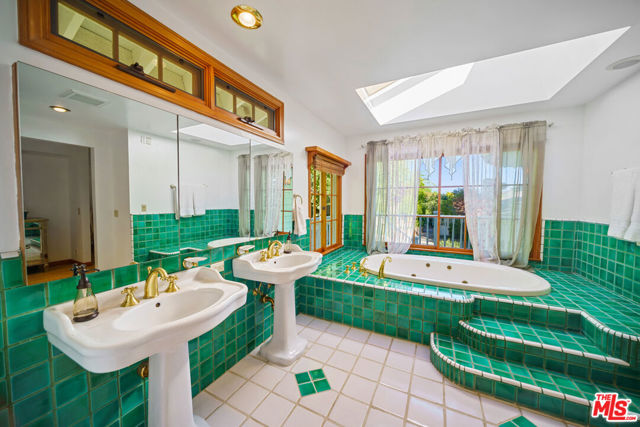 33269 Mulholland Highway, Malibu, California 90265, 4 Bedrooms Bedrooms, ,4 BathroomsBathrooms,Single Family Residence,For Sale,Mulholland,24429209