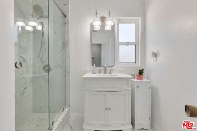818 N Brand Boulevard, San Fernando CA: https://media.crmls.org/mediaz/a2d9dd2a-3857-40a1-887d-18933c5194a6.jpg