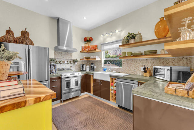 53945 Eisenhower Drive, La Quinta CA: https://media.crmls.org/mediaz/a2d9ee7e-aabf-4b70-a673-73d0cfbeaabc.jpg