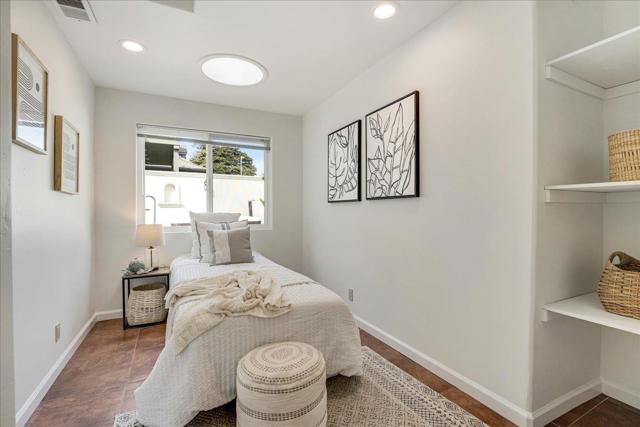 22011 E Cliff Drive, Santa Cruz CA: https://media.crmls.org/mediaz/a2da4d29-d62a-4ca0-86b8-f09b61168472.jpg