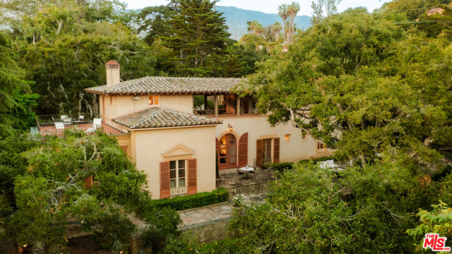 405 Toro Canyon Road, Carpinteria CA: https://media.crmls.org/mediaz/a2da573e-a1af-4ded-ada8-3ed41d307efa.jpg