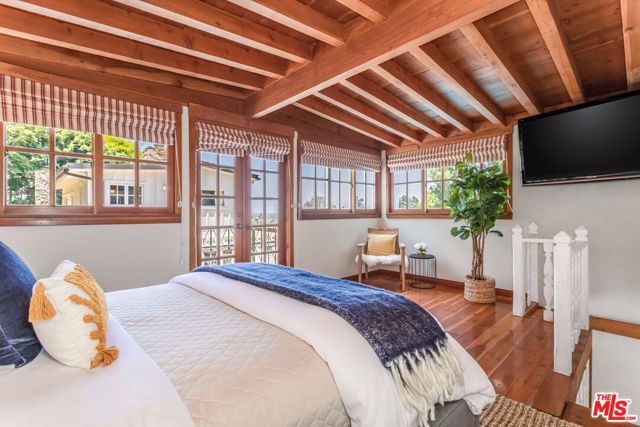 3940 Davana Road, Sherman Oaks CA: https://media.crmls.org/mediaz/a2da5ee3-b217-4244-afe1-1938c5bf685c.jpg