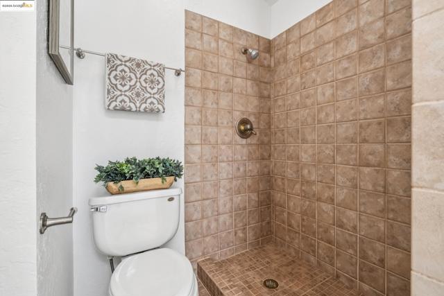 1051 Kaski Ln, Concord CA: https://media.crmls.org/mediaz/a2da7831-620e-4b6e-9334-ae7530d781a8.jpg