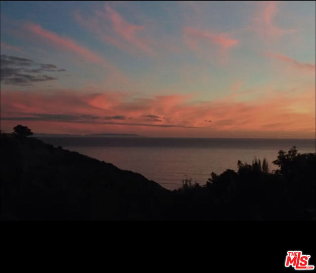 15851 Seabec Circle, Pacific Palisades CA: https://media.crmls.org/mediaz/a2dabda7-7bff-4780-8a0e-1e9c744197b0.jpg