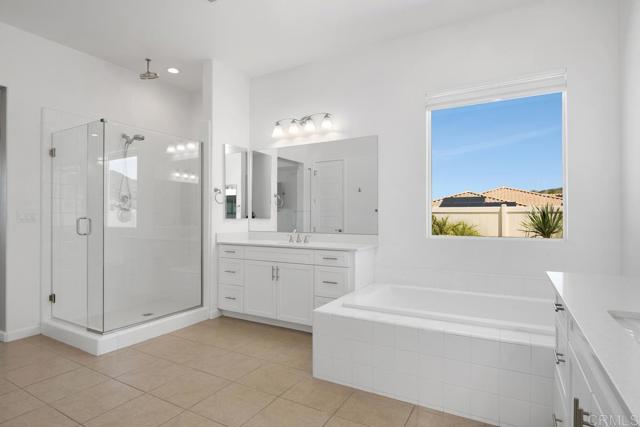 Detail Gallery Image 24 of 46 For 1733 Lemonadeberry Ln, Vista,  CA 92084 - 5 Beds | 3/1 Baths