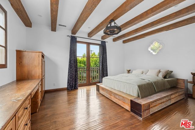 1017 S Gretna Green Way, Los Angeles CA: https://media.crmls.org/mediaz/a2db1b73-67bc-40ff-bc74-034b09277a5c.jpg