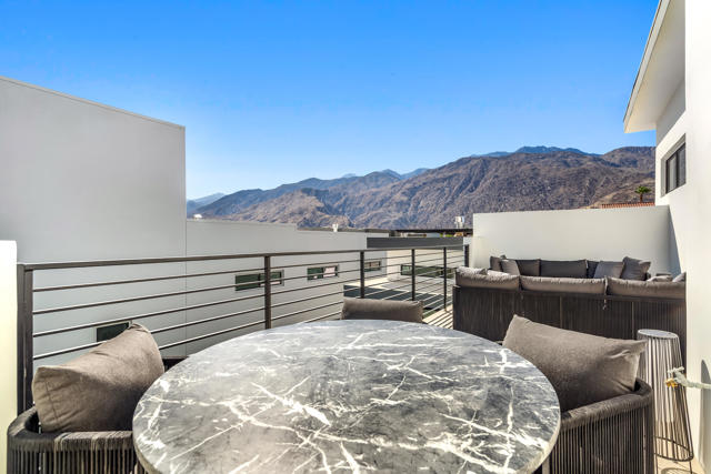 161 Holliday Way, Palm Springs CA: https://media.crmls.org/mediaz/a2db40b4-8941-4358-bd70-b96da88ac0cb.jpg