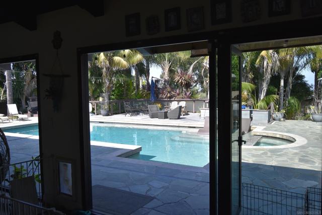 1153 Crest Dr, Encinitas CA: https://media.crmls.org/mediaz/a2dbc824-7e79-41e5-b9e5-267d84d2fcb7.jpg