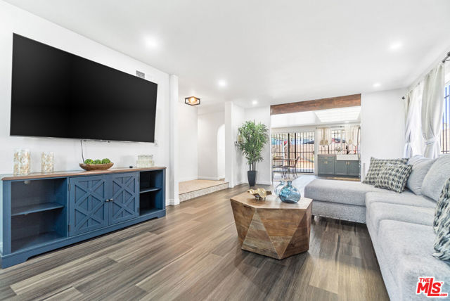24613 Neptune Avenue, Carson CA: https://media.crmls.org/mediaz/a2dbf1ef-4a46-4385-bceb-50d1e859e527.jpg