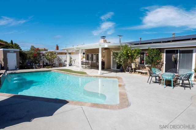 2597 Melbourne Dr, San Diego CA: https://media.crmls.org/mediaz/a2dc4980-1637-48e0-b9a1-da7e193eba98.jpg