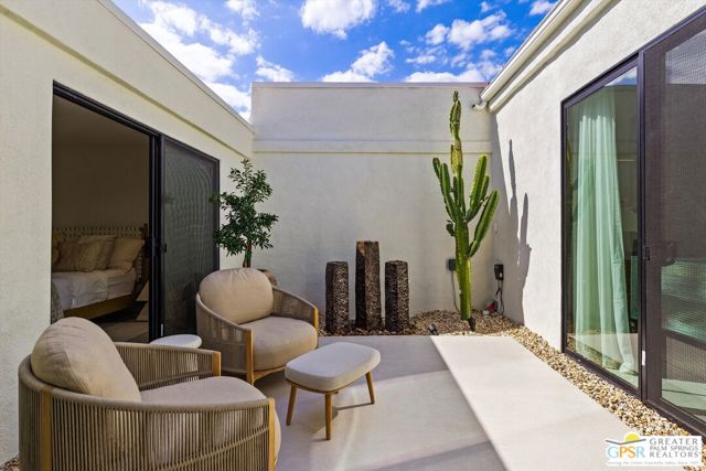2264 Oakcrest Drive, Palm Springs, CA 92264