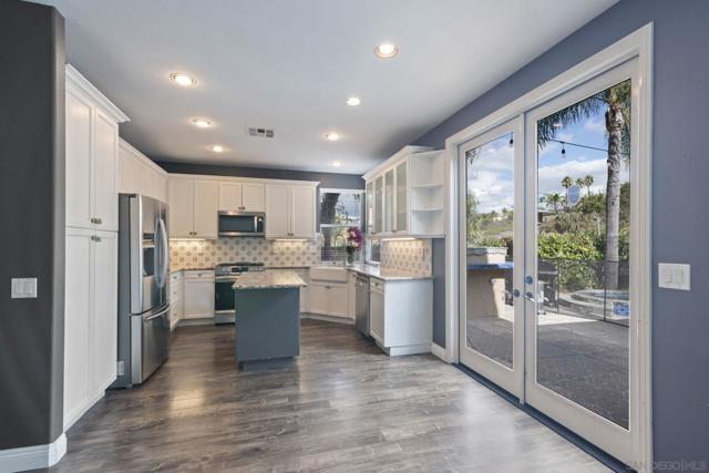 11927 Dapple Way, San Diego CA: https://media.crmls.org/mediaz/a2dd604c-afb0-496d-b872-3503353bd690.jpg