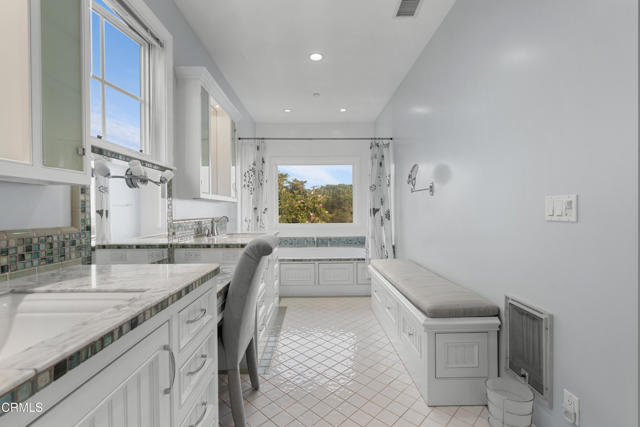2102 Buena Vista Drive, Camarillo CA: https://media.crmls.org/mediaz/a2dda121-b500-4f6f-a95d-0759244772fb.jpg