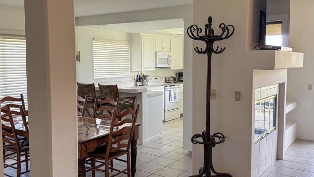 142 La Cerra Drive, Rancho Mirage CA: https://media.crmls.org/mediaz/a2dde0b4-3534-4dbe-8bc3-f041ee10571e.jpg