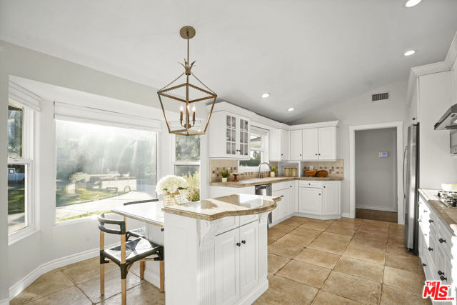 6002 Jumilla Avenue, Woodland Hills CA: https://media.crmls.org/mediaz/a2de2fb9-4606-4ad2-9076-f8c0e72d560e.jpg
